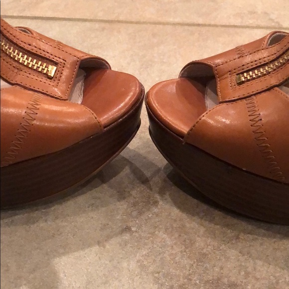 MICHAEL Michael Kors Gold/Brown Peep Toe Platform - Picture 8 of 13